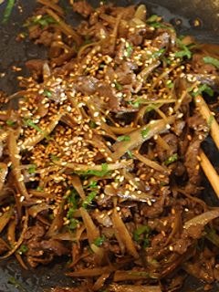 ごはんがススム☆牛肉とごぼうの炒め煮-レシピのメイン写真