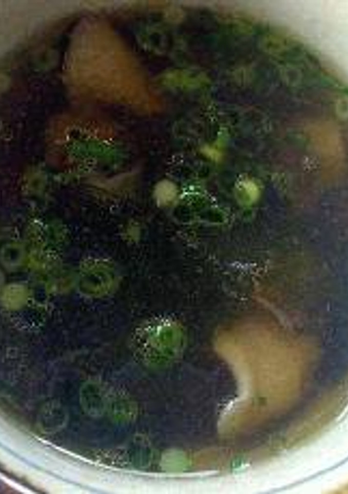 はなびし草のまいたけとワカメの中華風スープ-レシピのメイン写真
