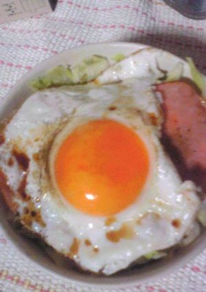 手軽に作れて美味しい♪ベーコンエッグ丼-レシピのメイン写真