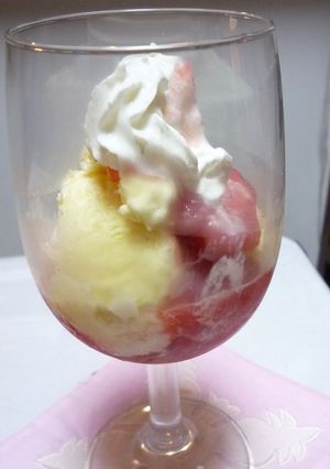 レンジであっという間！簡単イチゴパフェ-レシピのメイン写真