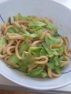 キャベツと焼肉のたれだけで焼きうどん-レシピのメイン写真