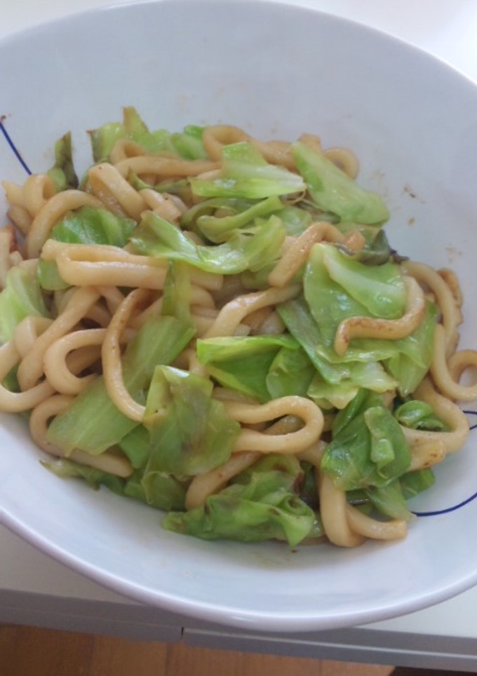 キャベツと焼肉のたれだけで焼きうどん-レシピのメイン写真