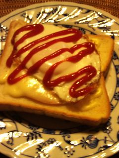 ハムチ-ズ目玉焼きのせパン-レシピのメイン写真