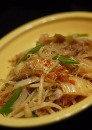 韓国キムチdeシラタキモヤシ豚炒め-レシピのメイン写真