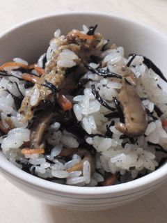 炊きこまない☆ひじきご飯-レシピのメイン写真