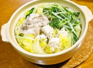 鍋だしは買う必要なし！鶏ガラスープ塩鍋-レシピのメイン写真