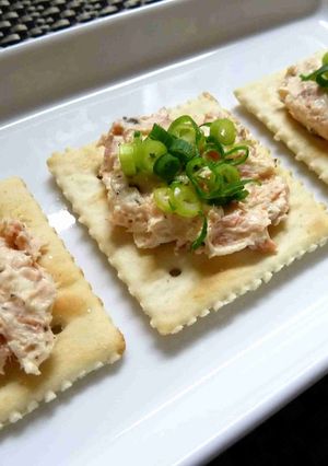 鮭フレークとクリチで簡単美味なオードブル-レシピのメイン写真