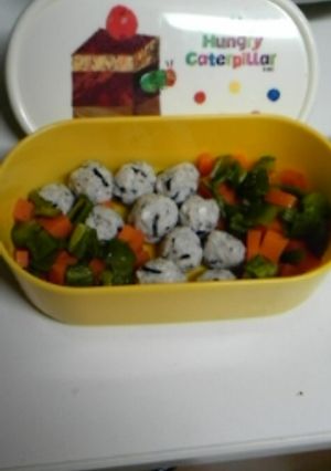 離乳食のお弁当　ひじきじゃがムネ肉団子-レシピのメイン写真