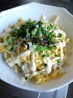 簡単☆がっつり卵マヨ・ラー油丼-レシピのメイン写真