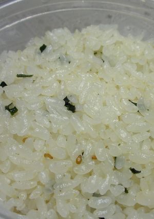 味付けはこれだけ！わかめ混ぜご飯-レシピのメイン写真
