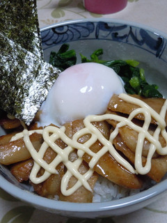 豚トロマヨ玉丼-レシピのメイン写真