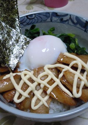 豚トロマヨ玉丼-レシピのメイン写真