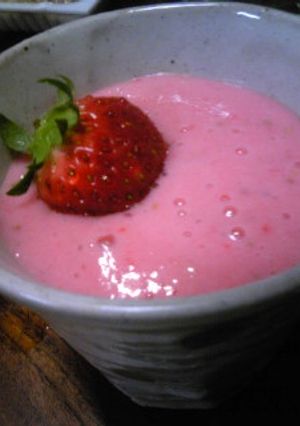 酒かすドリンク + いちご。-レシピのメイン写真