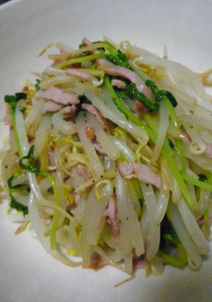 豆苗ともやしの燃焼系ベーコン炒め-レシピのメイン写真