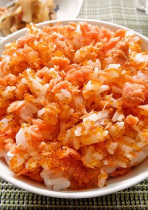 鮭トビ丼　（プチ丼）-レシピのメイン写真