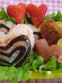 ハートのチーズinさけおにぎり弁当-レシピのメイン写真