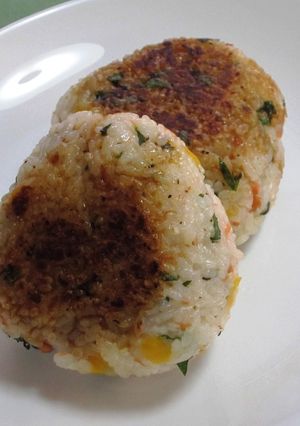 鮭とチーズと大葉のこんがり焼きおにぎり-レシピのメイン写真
