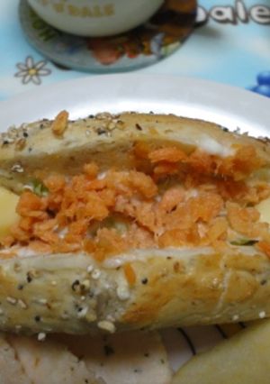 焼鮭フレークとチーズのベーグル-レシピのメイン写真