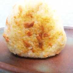 鮭フレークで♪バター醤油焼きおにぎり-レシピのメイン写真