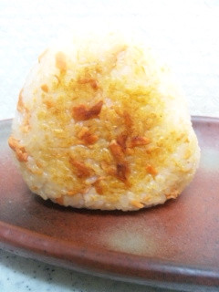 鮭フレークで♪バター醤油焼きおにぎり-レシピのメイン写真