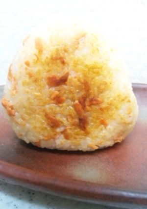 鮭フレークで♪バター醤油焼きおにぎり-レシピのメイン写真