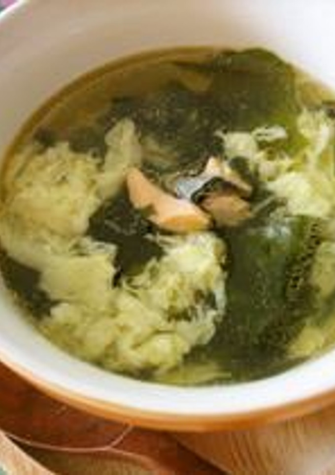 鮭とワカメのふわふわ卵スープ-レシピのメイン写真