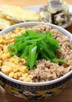 味噌でしっとり、三色そぼろ丼。-レシピのメイン写真