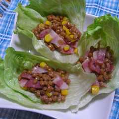 รูปของ ベーコンの旨みで美味しい～納豆サラダ風