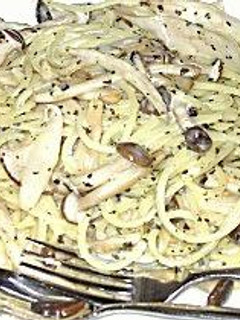 茸のクリームジェノバスパゲティ-レシピのメイン写真