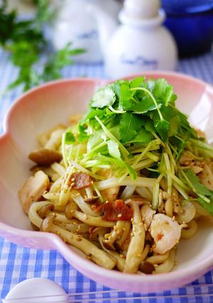 梅と鶏肉のさっぱり旨味・焼きうどん-レシピのメイン写真