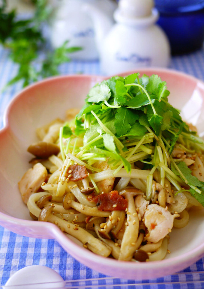 梅と鶏肉のさっぱり旨味・焼きうどん-レシピのメイン写真