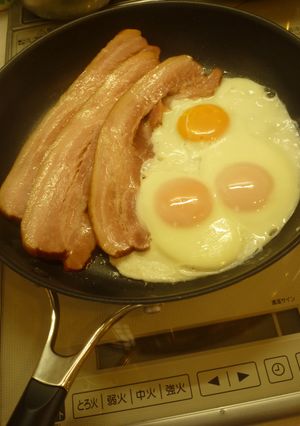 ハウルのベーコンエッグ-レシピのメイン写真