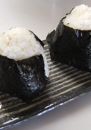 ごまの香りの我が家のおにぎり-レシピのメイン写真