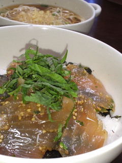 ゴマ香る♪めんつゆで簡単マグロの漬け丼-レシピのメイン写真