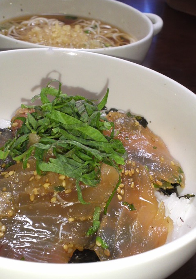 ゴマ香る♪めんつゆで簡単マグロの漬け丼-レシピのメイン写真