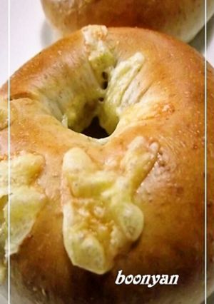 ぶーにゃん屋❤全粒粉入りWチーズベーグル-レシピのメイン写真