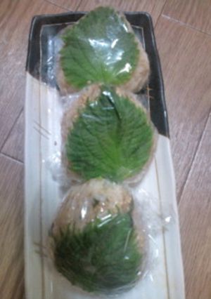 ﾍﾙｼｰ簡単！大葉(ｼｿ)deおにぎり-レシピのメイン写真
