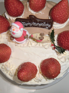 ニ色のデコレーションケーキ クリスマス-レシピのメイン写真