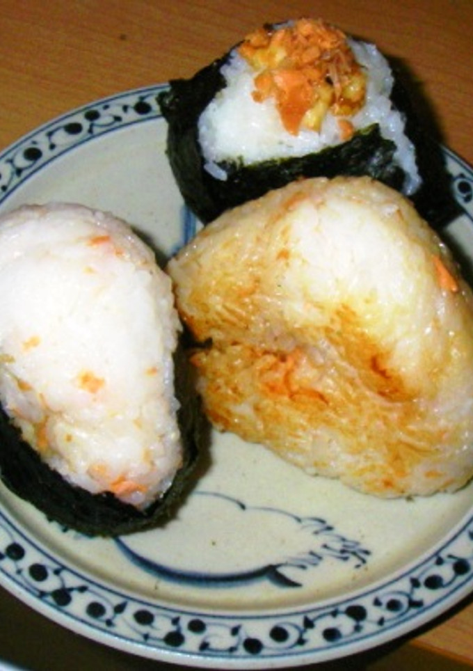 鮭ほぐしで3種のおにぎり-レシピのメイン写真
