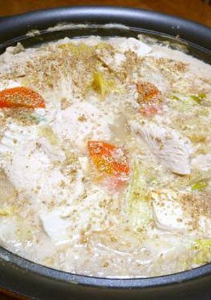 塩鶏風むね肉を鍋料理に♪豆乳鍋。-レシピのメイン写真
