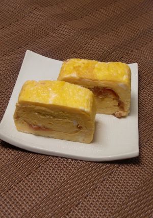 卵焼き★梅干し入れちゃった-レシピのメイン写真