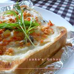 รูปของ 簡単♪鮭としめじのパンケースグラタン♪