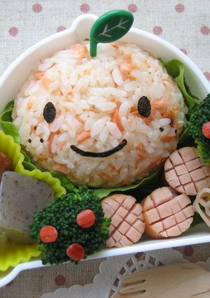 鮭ほぐしでミカンおにぎり *キャラ弁*-レシピのメイン写真