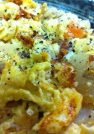 我が家の定番☆肉じゃがチーズオムレツ-レシピのメイン写真