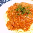 鮭フレーク入りトマトソースのパスタ