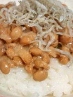 梅じゃこ納豆ごはん-レシピのメイン写真