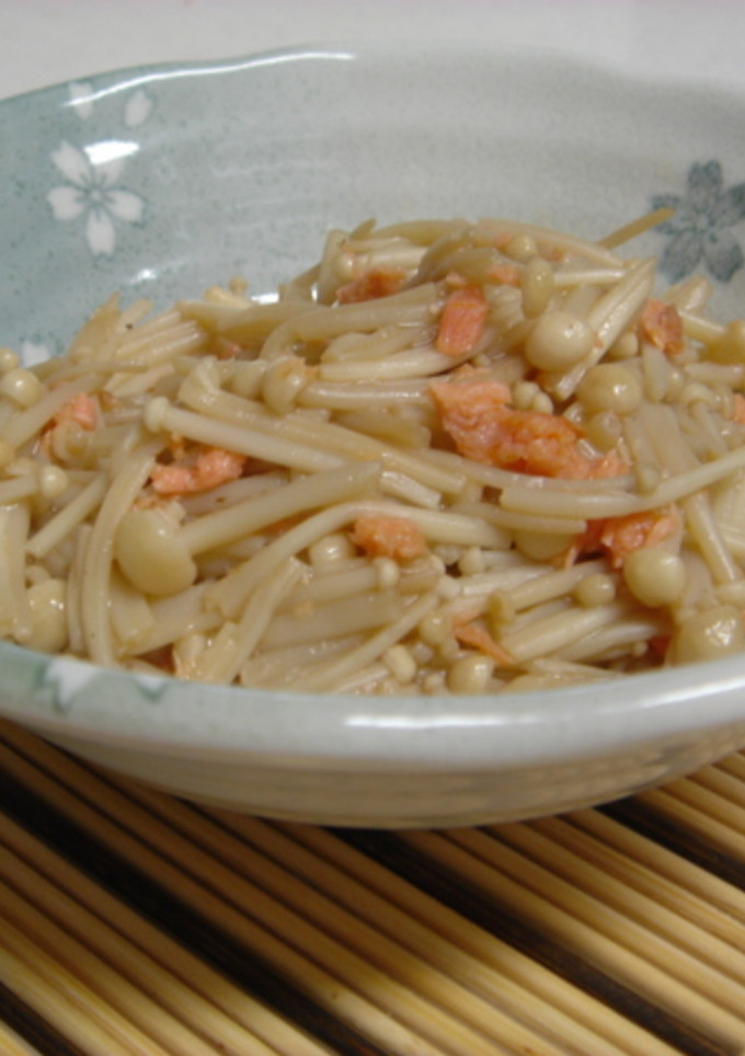 ご飯のお供に☆えのきと鮭の炒め物。-レシピのメイン写真