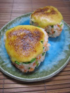 味噌マヨをのっけた鮭の焼きおにぎり☆-レシピのメイン写真