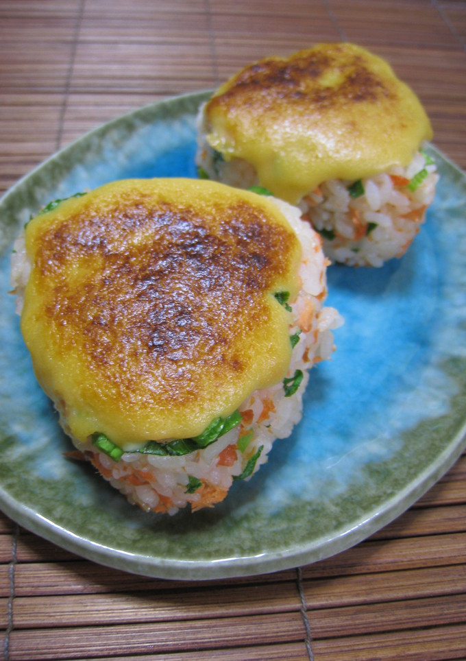 味噌マヨをのっけた鮭の焼きおにぎり☆-レシピのメイン写真