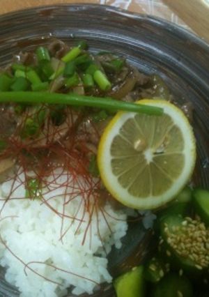お肉たっぷり～ビーフスライス丼-レシピのメイン写真